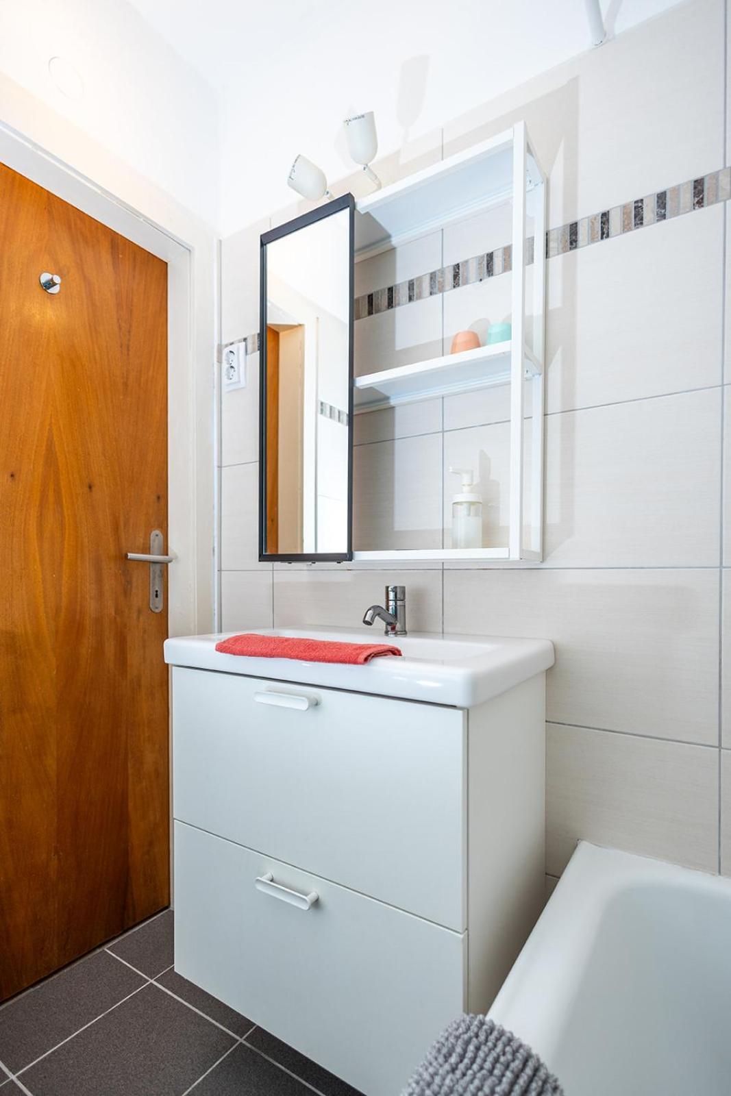 Mooki Beach Apartment Bodensdorf Bagian luar foto